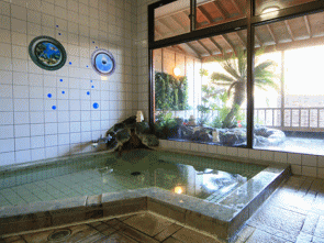 大浴場と蛍が見える幻想的な露天風呂